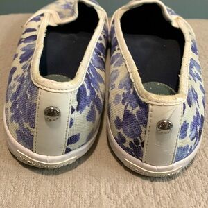 Pointy toe Michael kors flats gently used